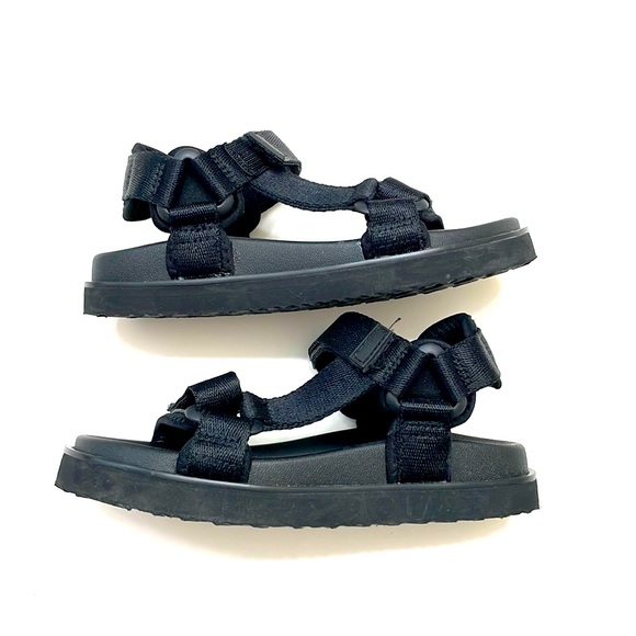 NWOT Gap Kids Unisex Black Strapped Sandals, Size 12-13 - Picture 3 of 10